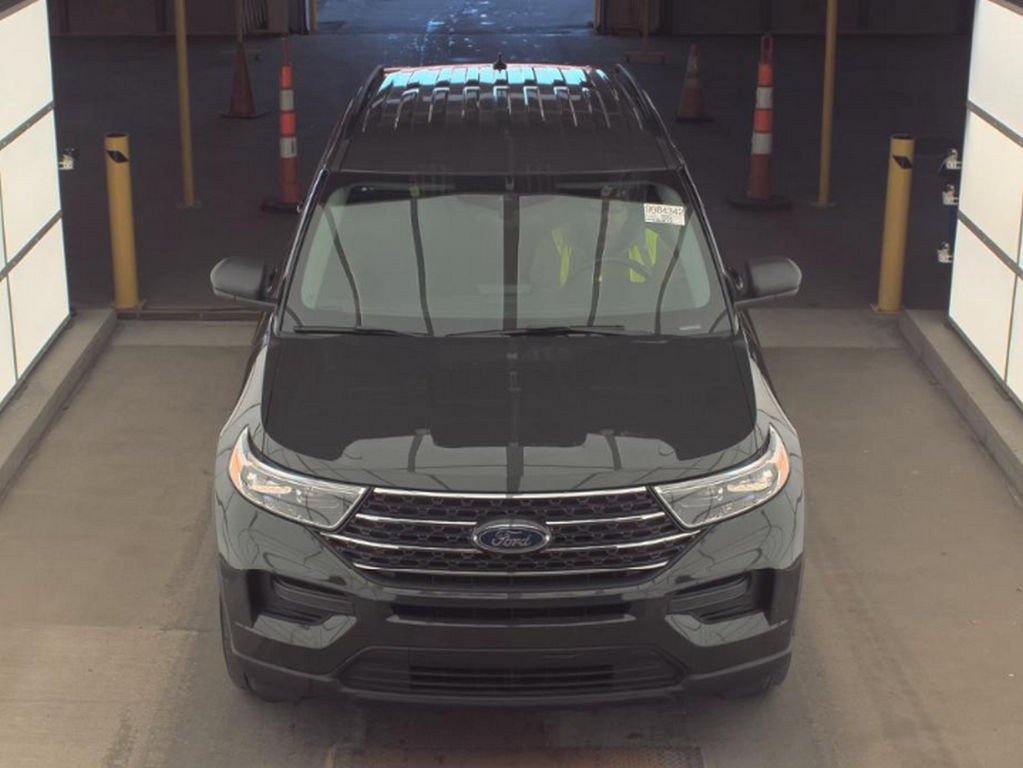 Used 2023 Ford Explorer XLT image 2