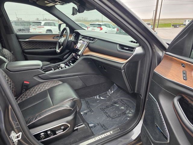 Certified 2022 Jeep Grand Cherokee Summit w/ Adv Protech Group IV AWD/4WD image 19