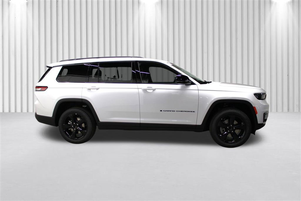 New 2025 Jeep Grand Cherokee L Limited w/ Black Appearance Package image 2