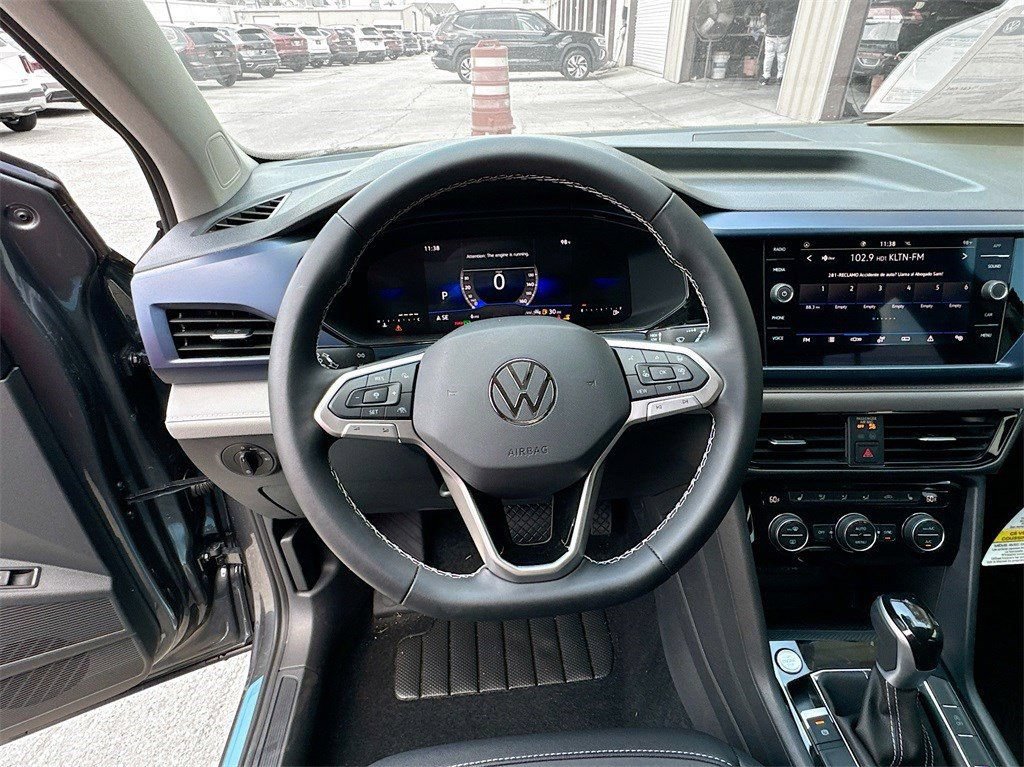 Used 2024 Volkswagen Taos SE FWD image 11