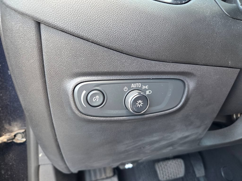 Used 2021 Chevrolet Equinox LS w/ LS Convenience Package FWD image 23