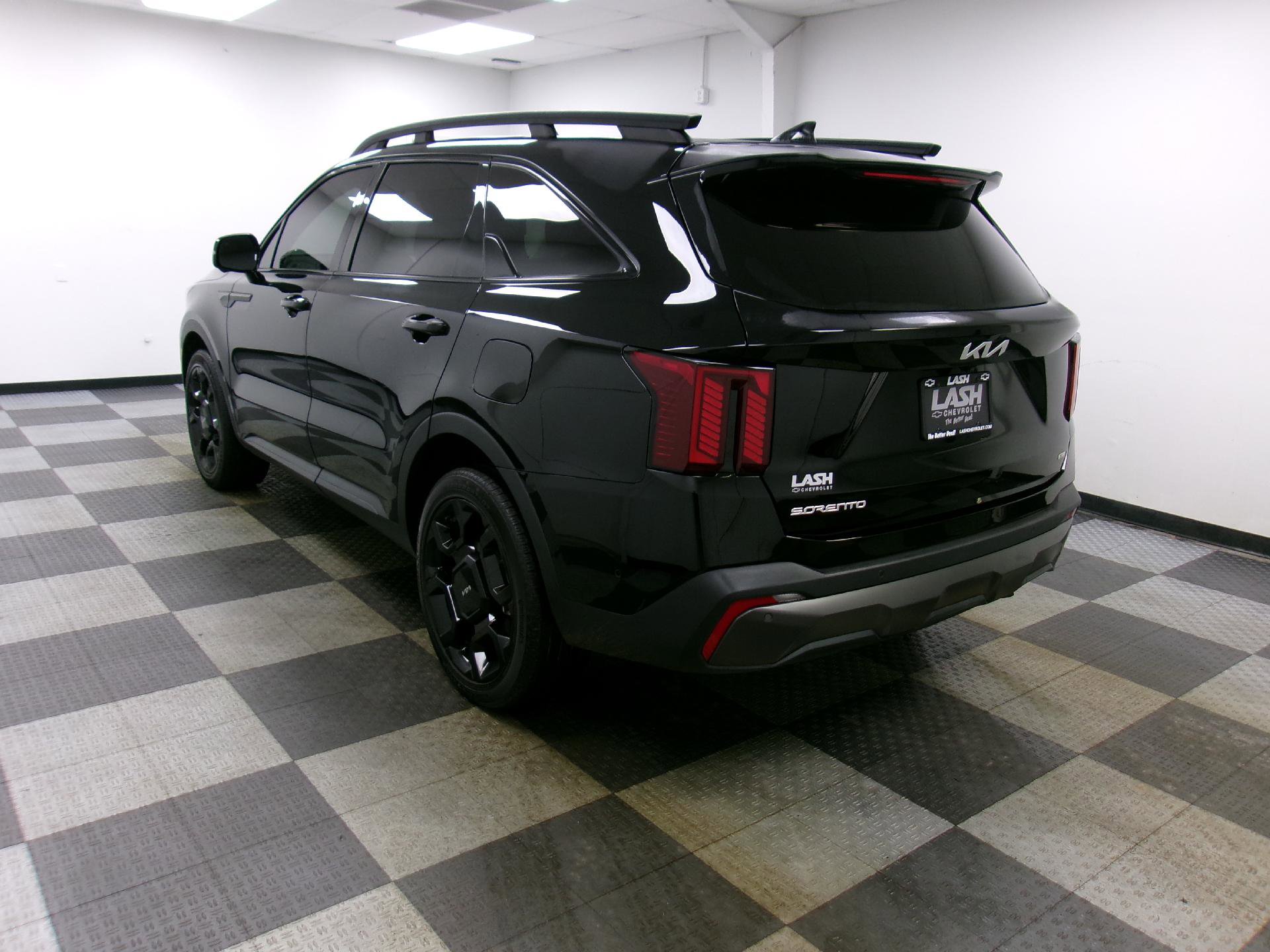 Used 2024 Kia Sorento SX image 2