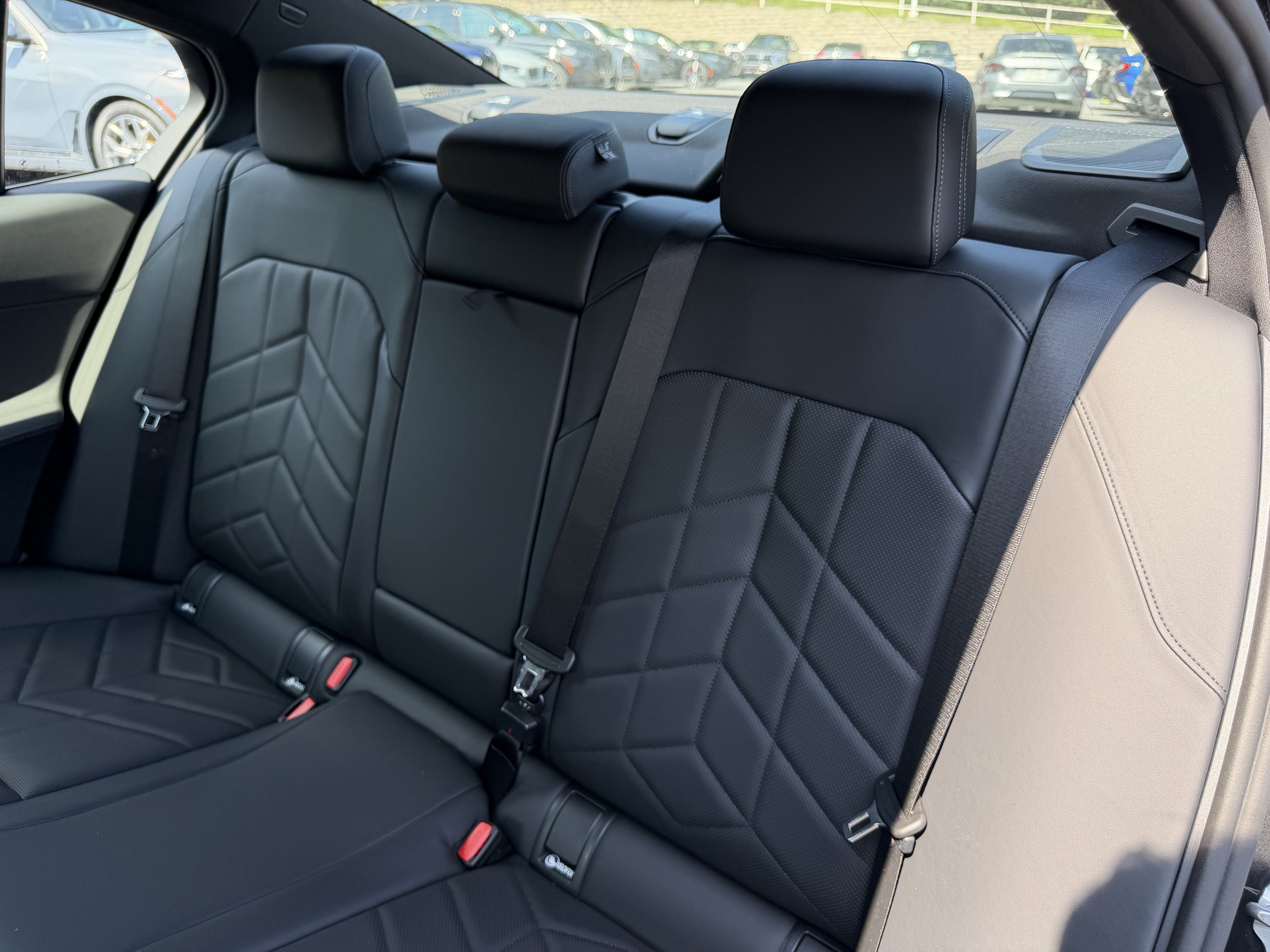 Certified 2025 BMW i5 xDrive40 w/ M Sport Package AWD/4WD image 16