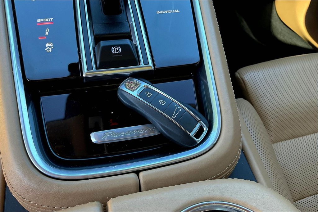 Used 2020 Porsche Panamera w/ Premium Package Plus RWD image 32