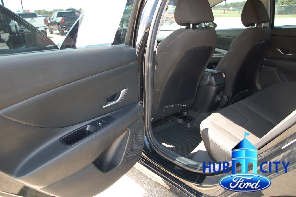 Used 2024 Hyundai Elantra SEL FWD image 13