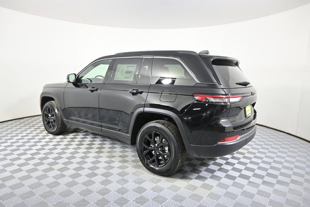 New 2026 Jeep Grand Cherokee Laredo image 4