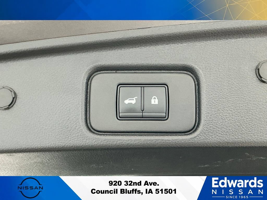 Used 2025 Nissan Pathfinder SL AWD/4WD image 12