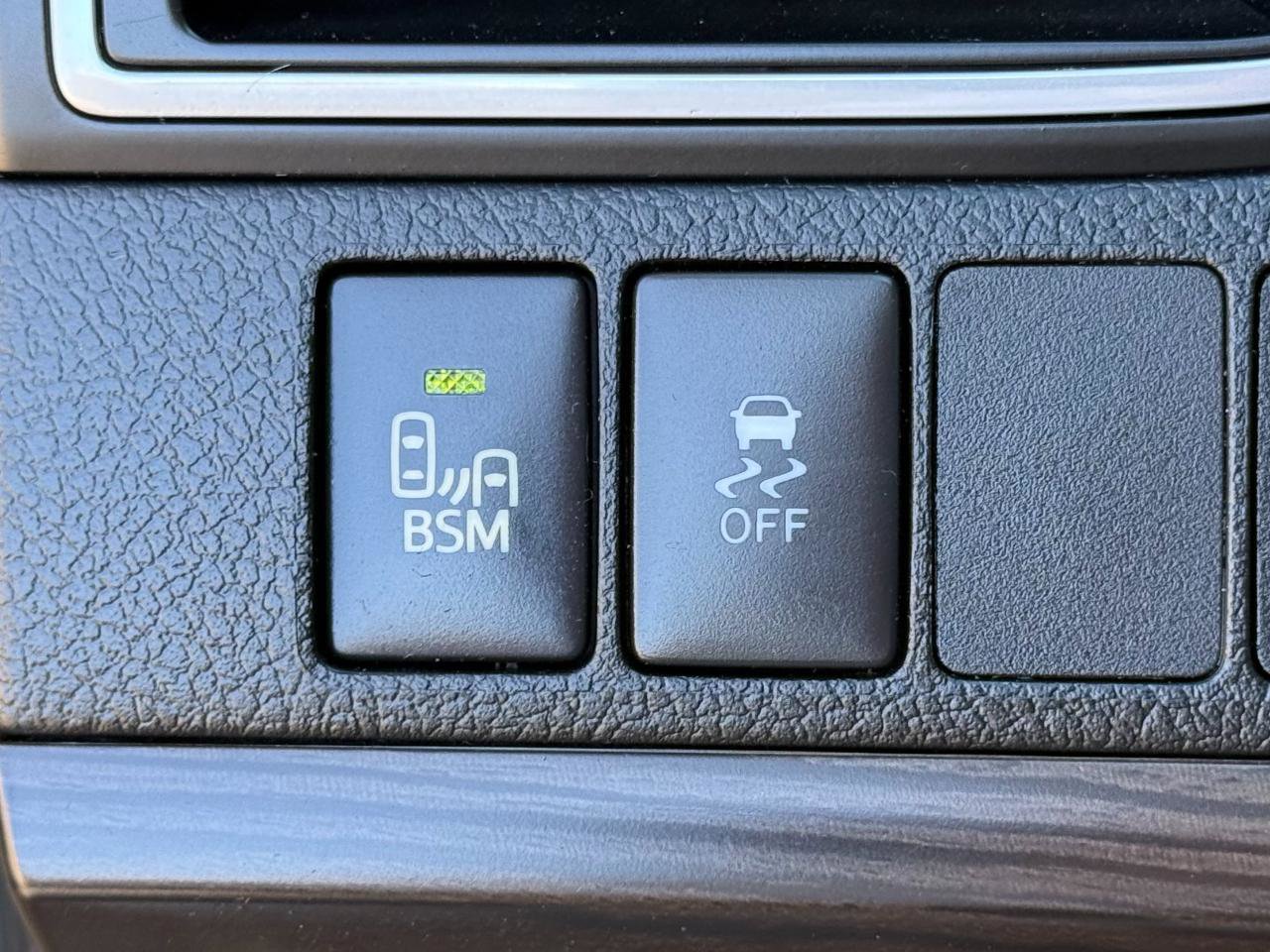 Used 2017 Toyota Camry XLE w/ Moonroof Package FWD image 17