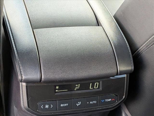 Used 2023 Toyota Highlander XLE FWD image 16