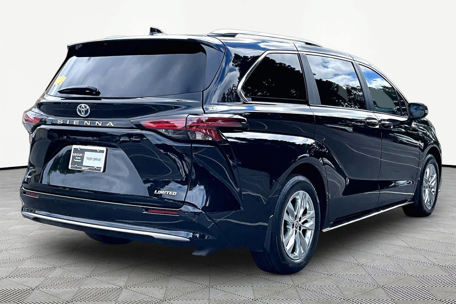 Certified 2025 Toyota Sienna Limited FWD image 13