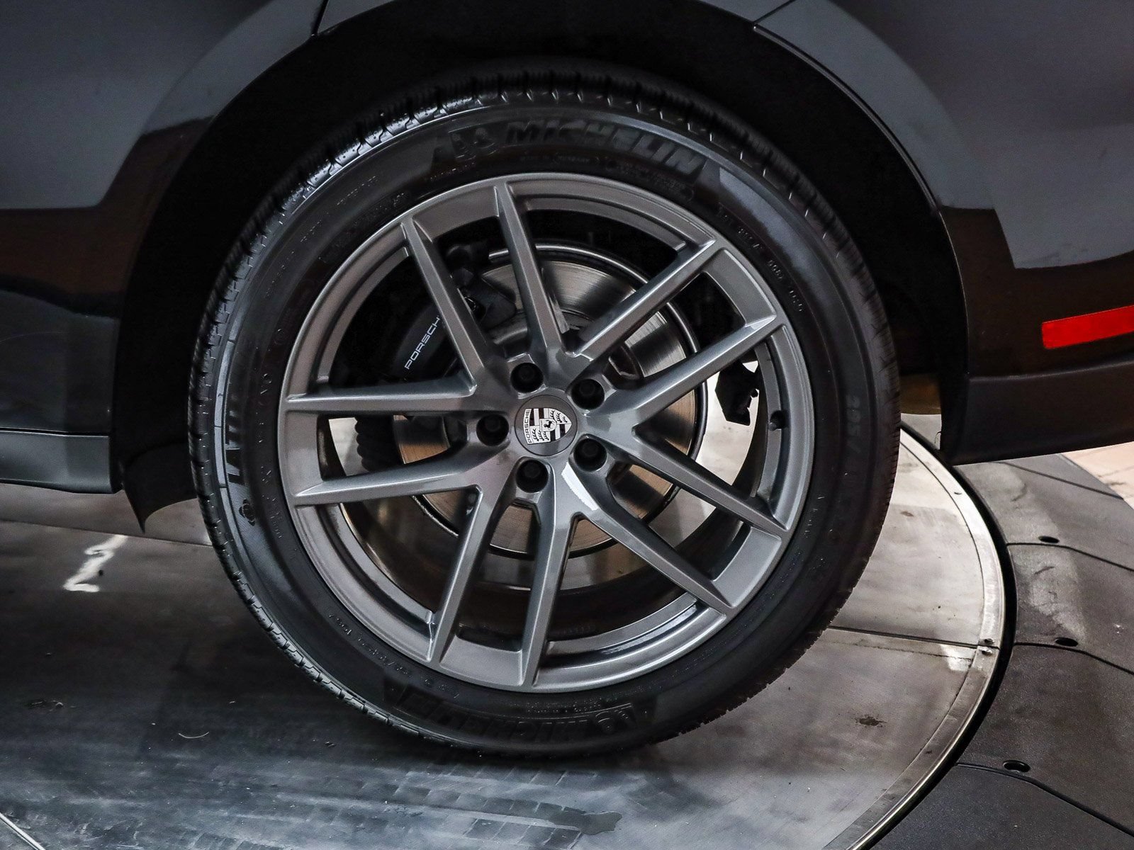 Certified 2025 Porsche Macan Turbo AWD/4WD image 10