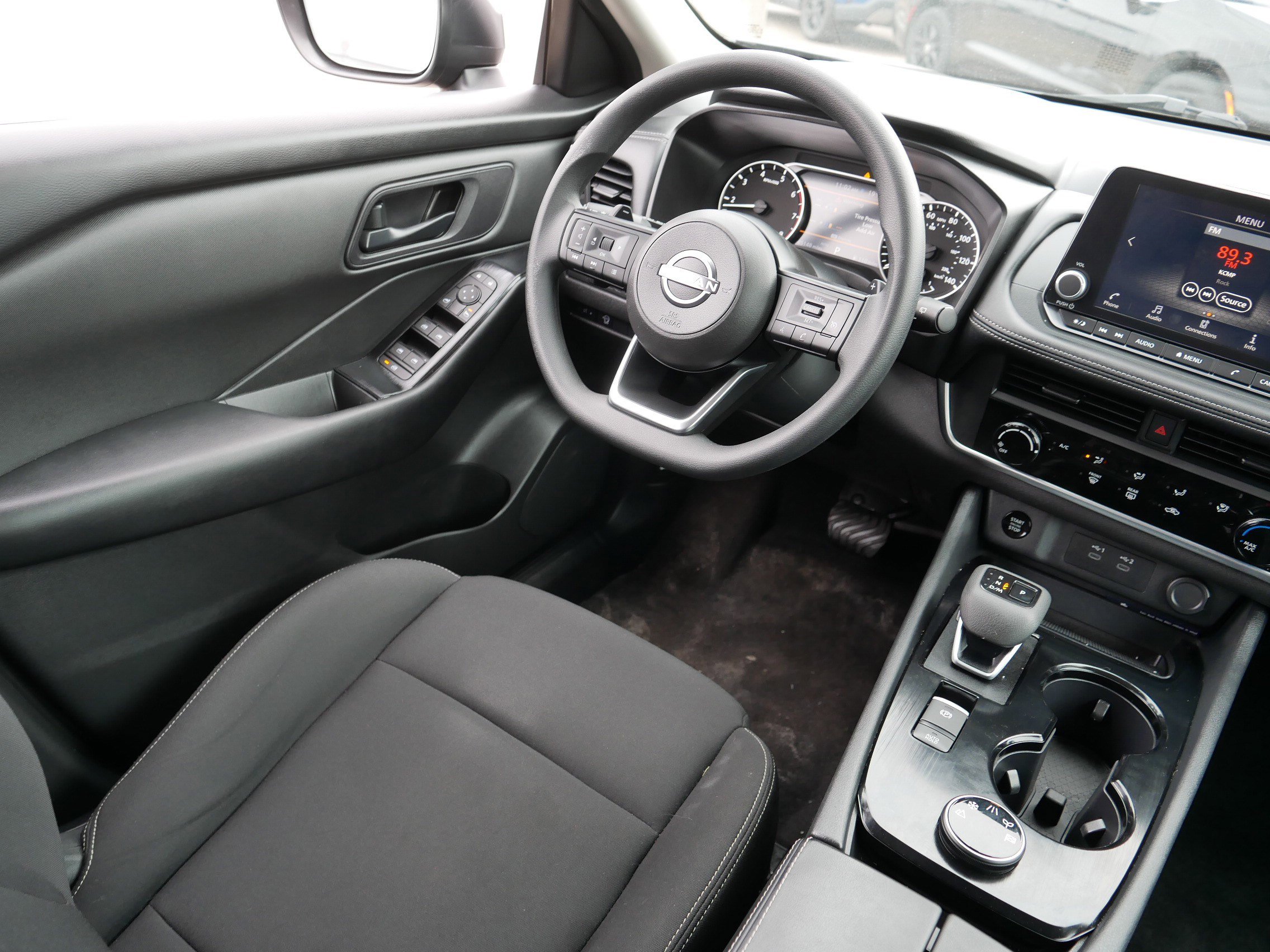 Used 2024 Nissan Rogue S image 9