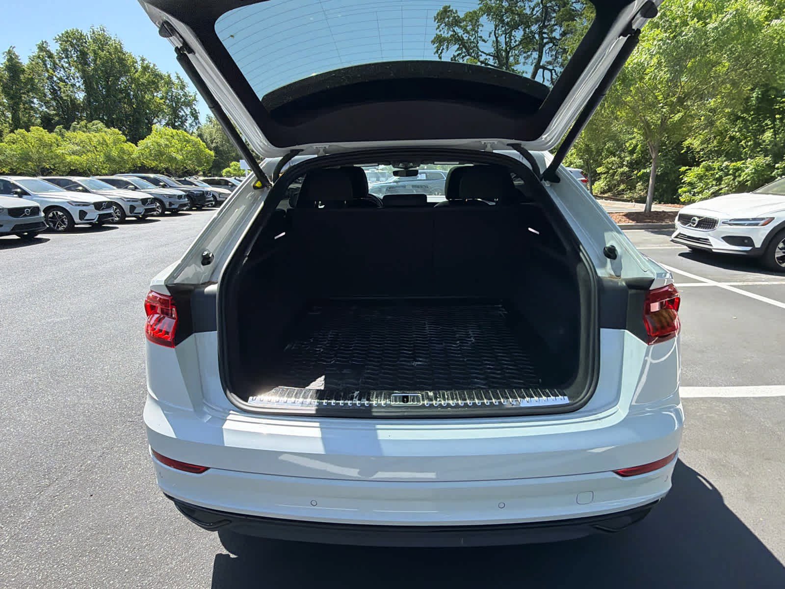 Used 2021 Audi Q8 Premium w/ Black Optic Package image 22