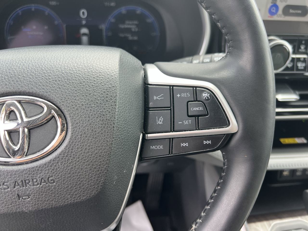 Used 2023 Toyota Highlander Limited AWD/4WD image 20