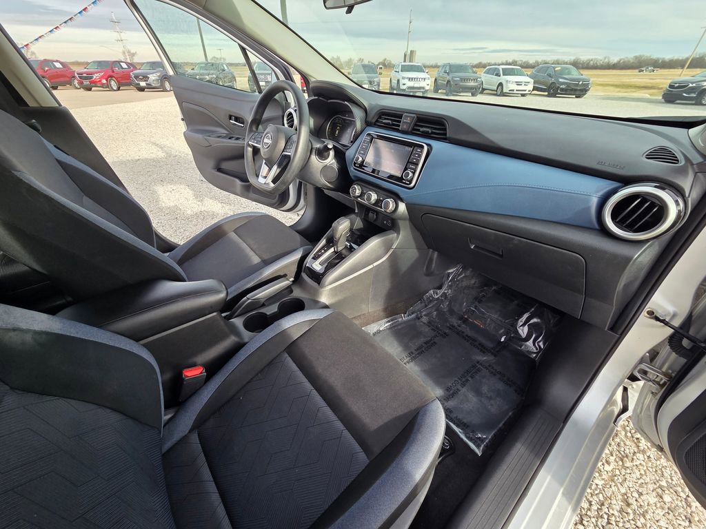 Used 2024 Nissan Versa SV w/ Trunk Package image 30