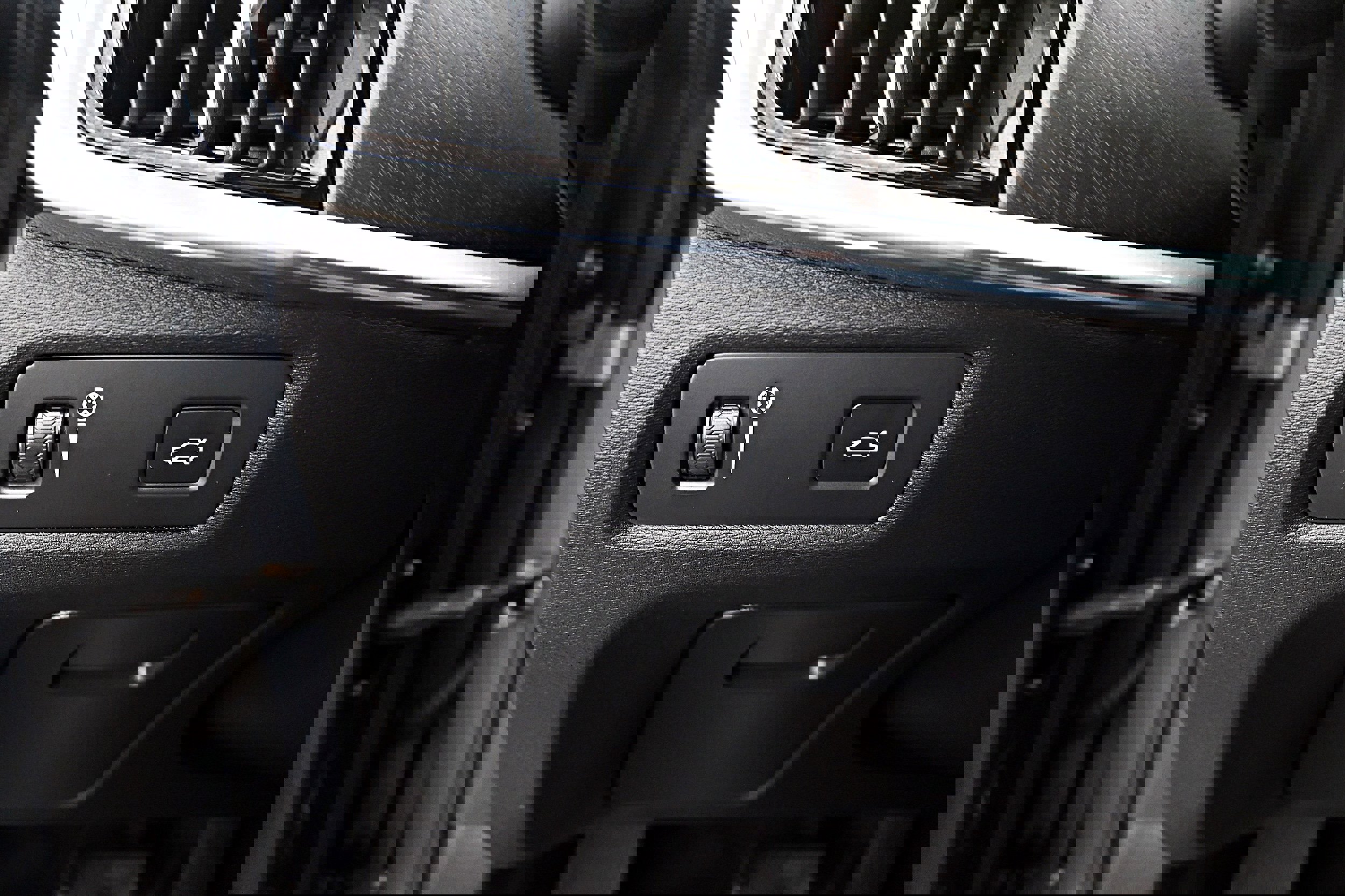 Used 2018 Volvo V90 T6 Cross Country w/ Convenience Package AWD/4WD image 8