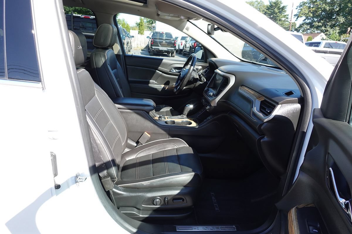 Used 2019 GMC Acadia Denali w/ Technology Package FWD image 34