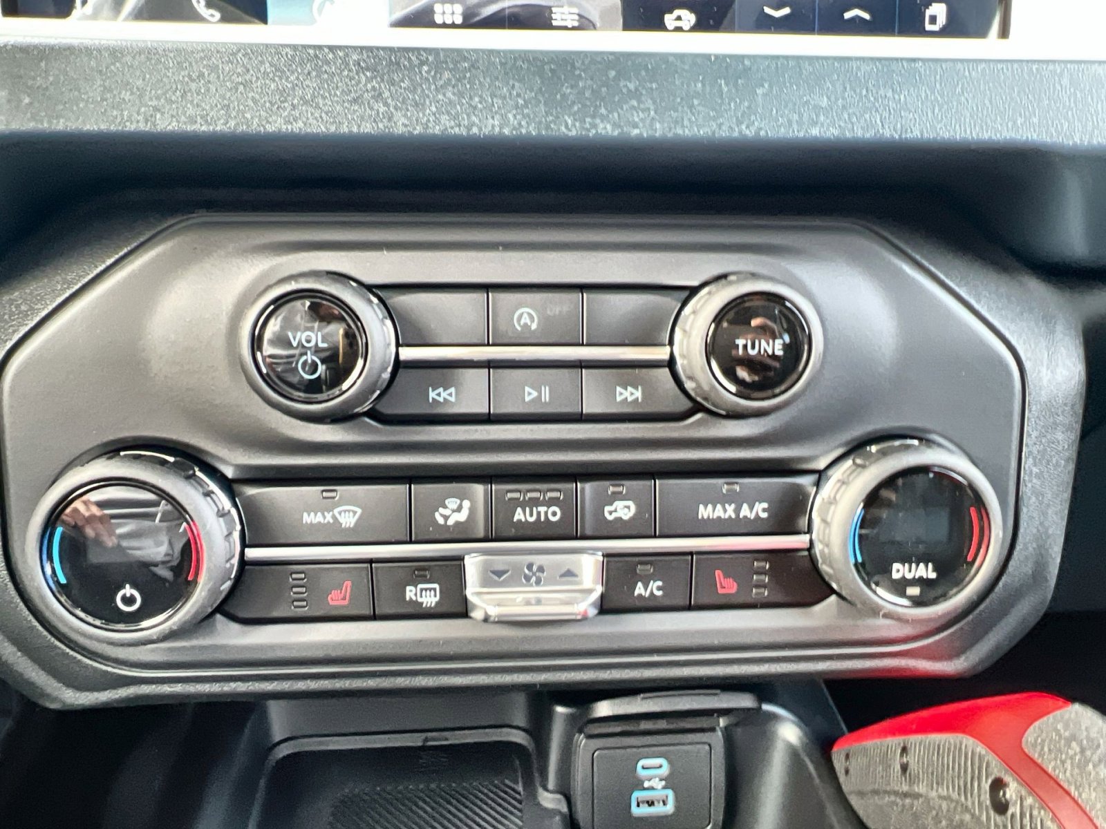 New 2025 Ford Bronco Heritage Edition image 21