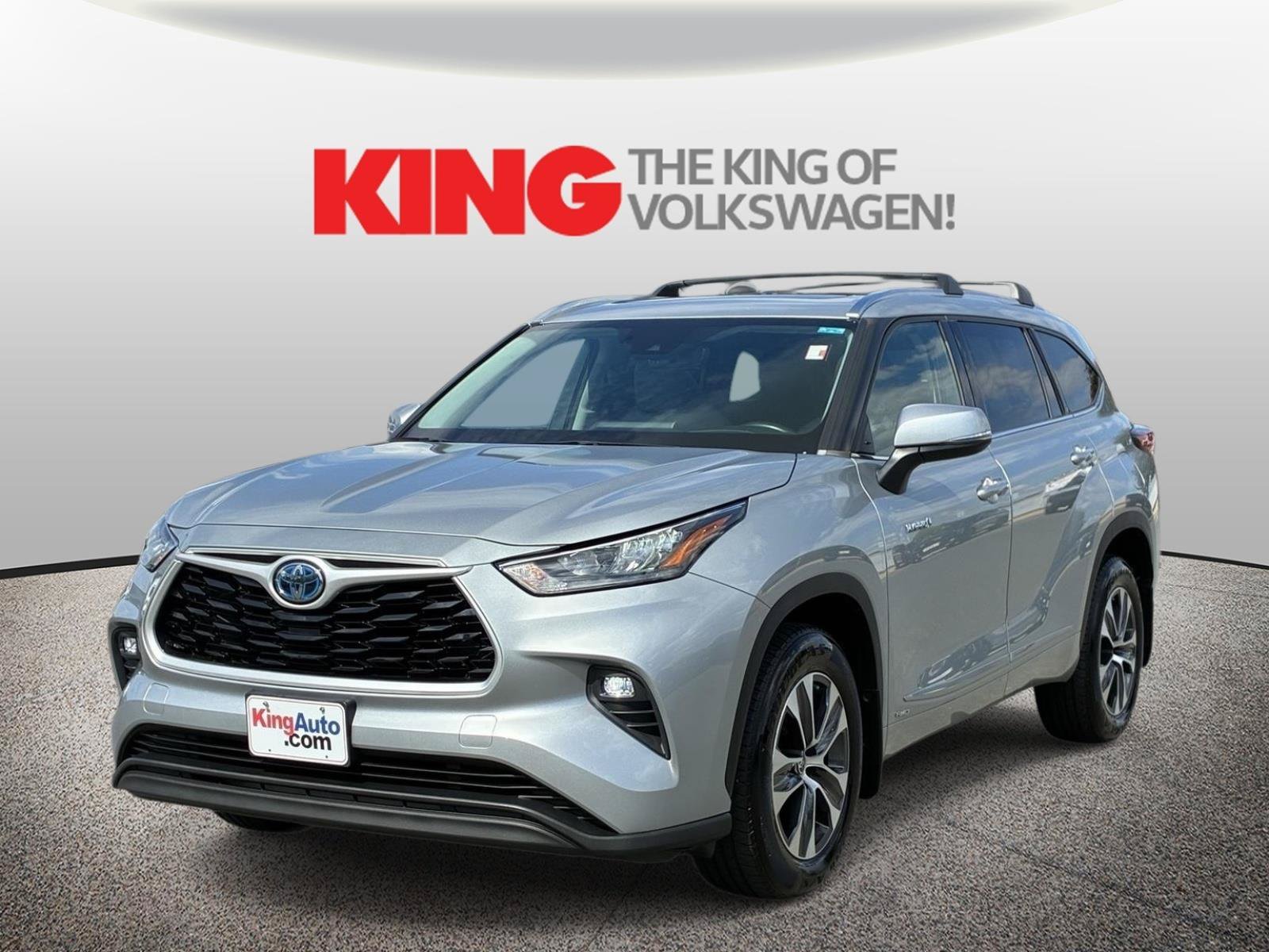 Used 2020 Toyota Highlander XLE w/ Protection Package #3 AWD/4WD image 2