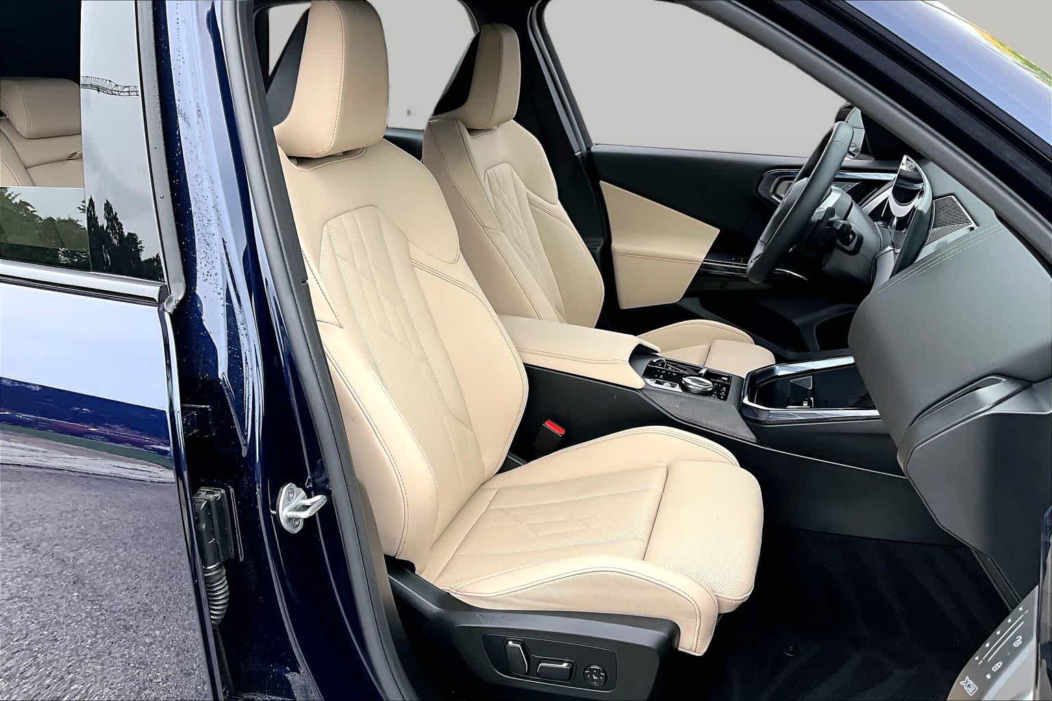 Used 2026 BMW X3 xDrive30i w/ Premium Package AWD/4WD image 8