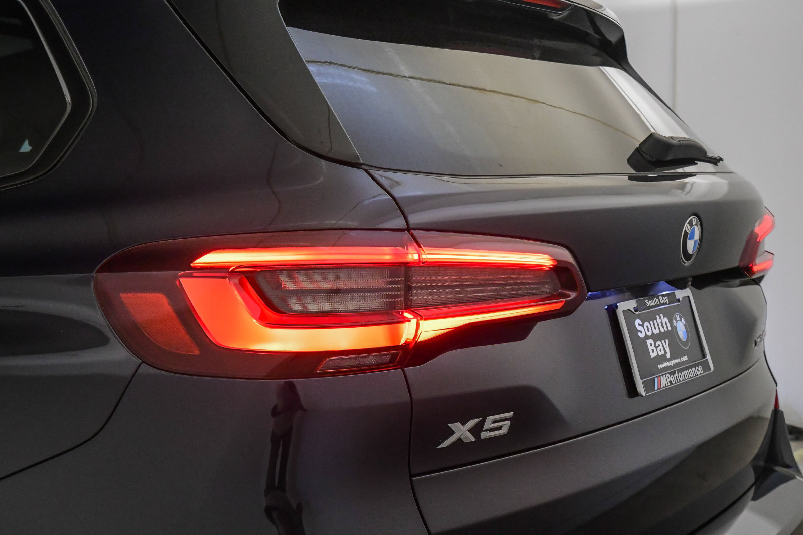 Certified 2023 BMW X5 xDrive40i w/ M Sport Package AWD/4WD image 11