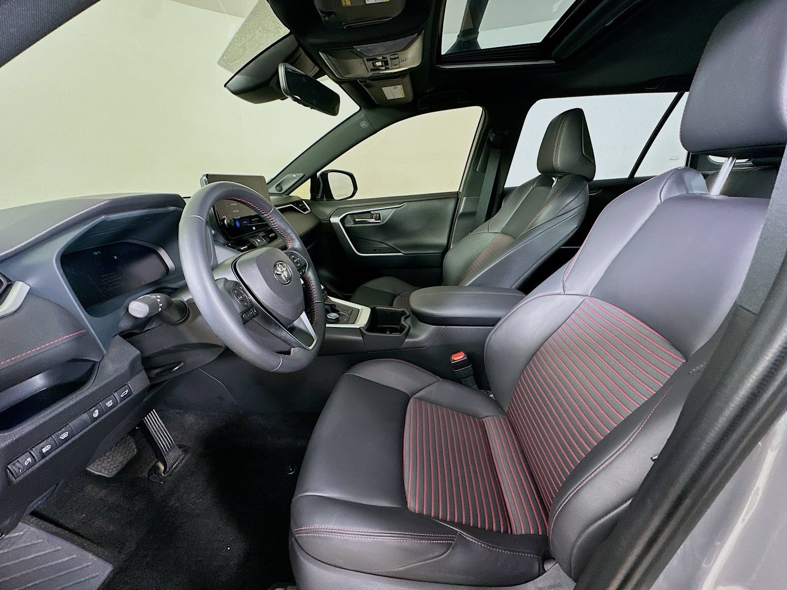 Used 2024 Toyota RAV4 XSE w/ Weather Package AWD/4WD image 32