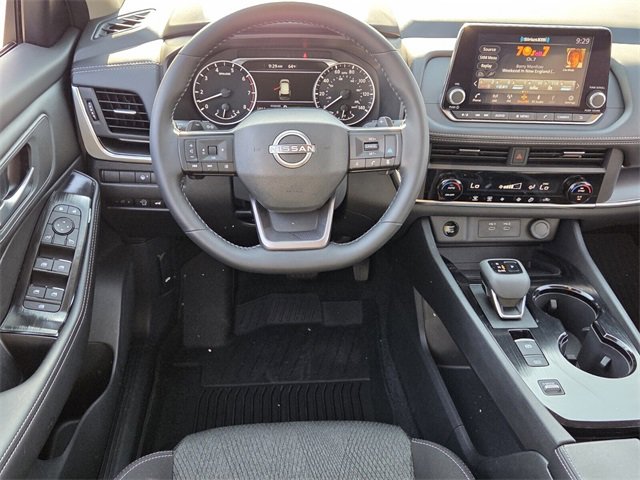 Certified 2025 Nissan Rogue SV image 7