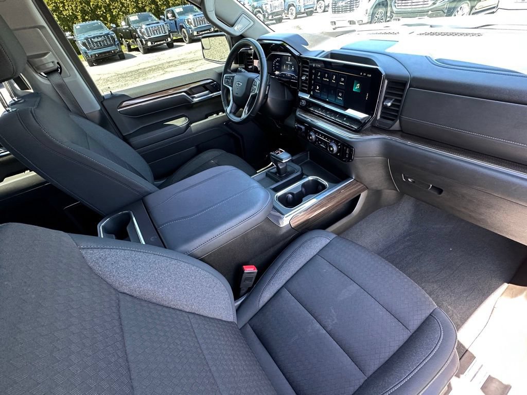 Used 2024 Chevrolet Silverado 1500 RST w/ Redline Edition AWD/4WD image 14