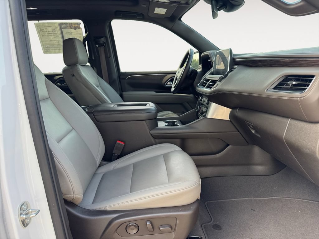 Used 2023 Chevrolet Tahoe Z71 w/ Luxury Package AWD/4WD image 15