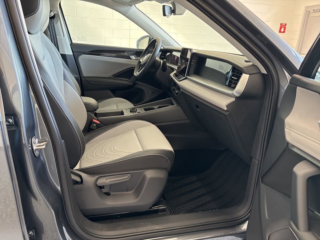 New 2026 Volkswagen Tiguan SE AWD/4WD image 28