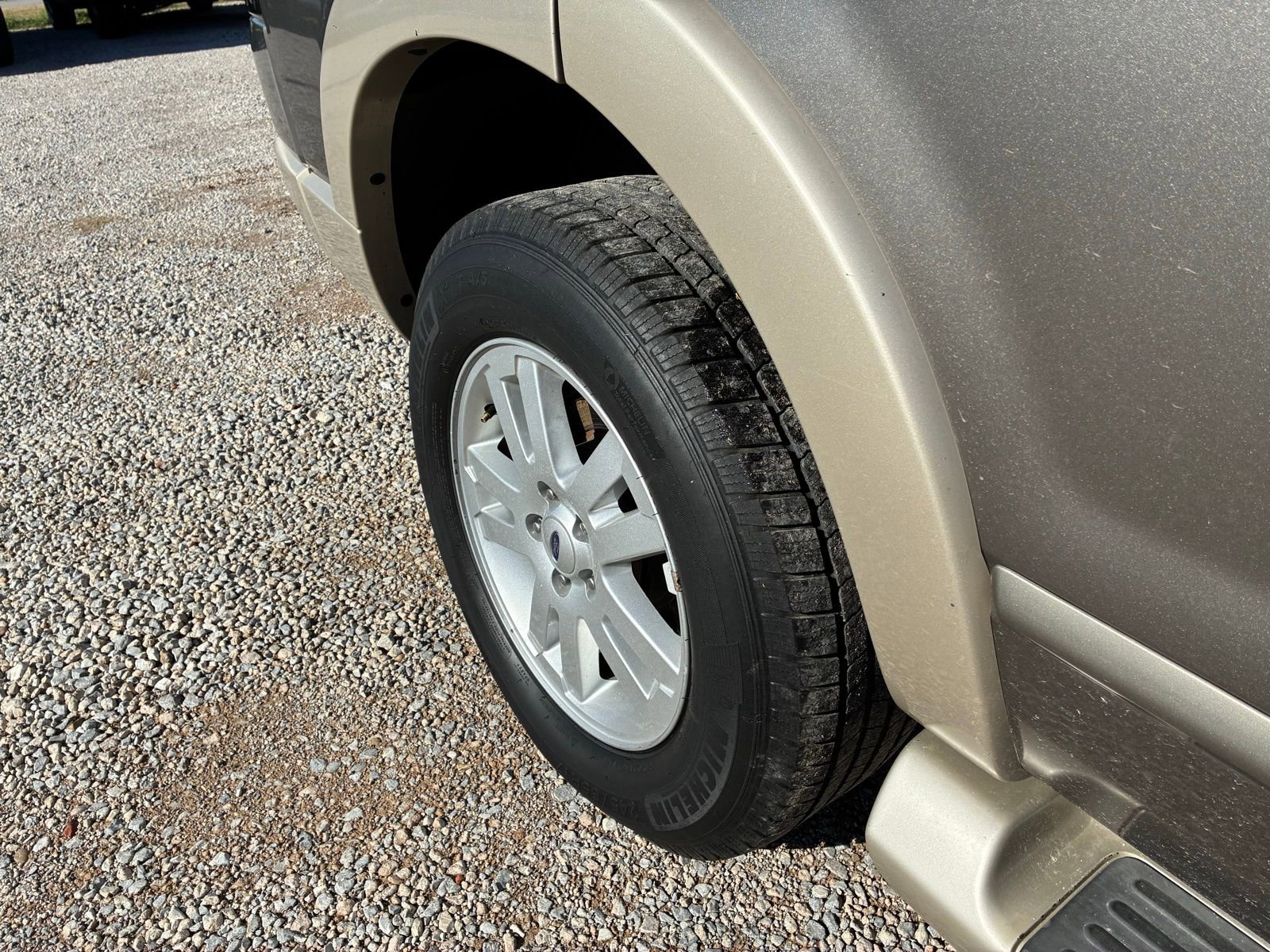 Used 2006 Ford Explorer Eddie Bauer RWD image 9