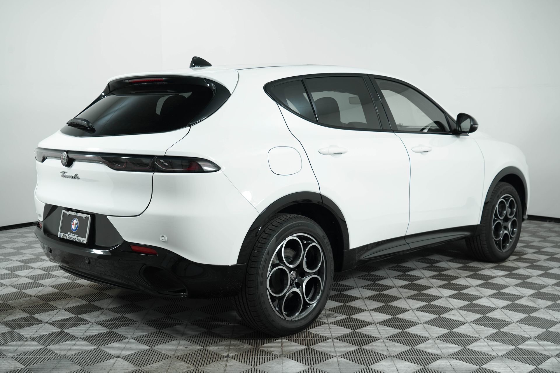 New 2025 Alfa Romeo Tonale w/ Premium Package image 7