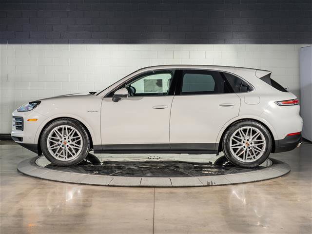 New 2026 Porsche Cayenne S image 2