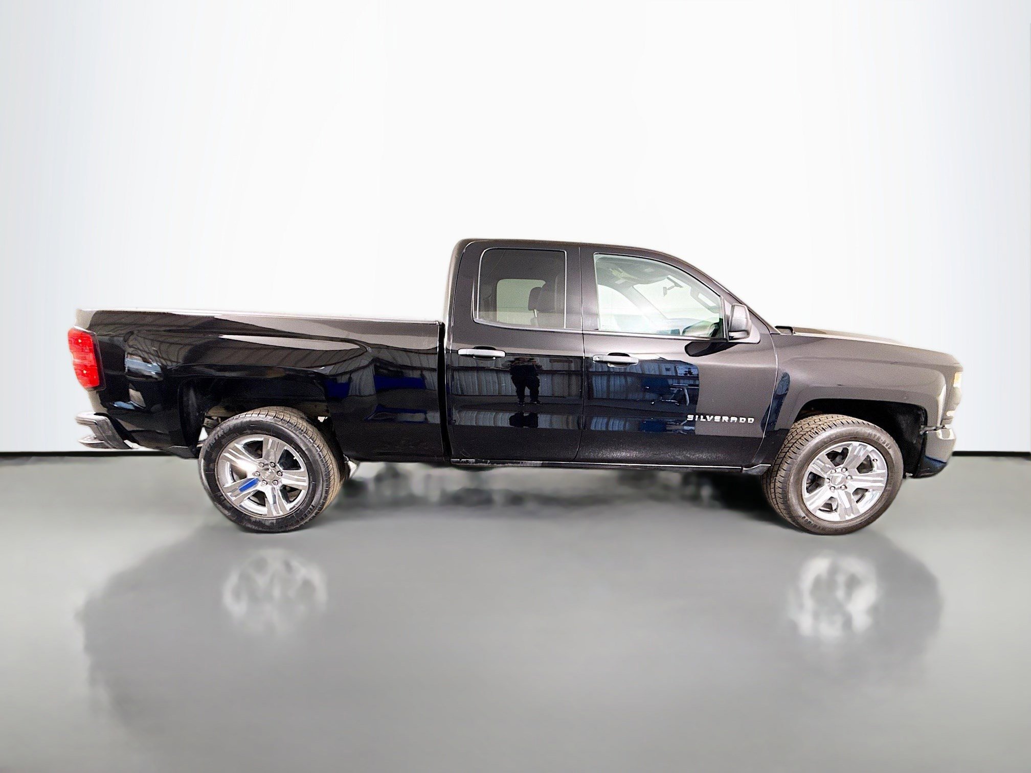 Used 2018 Chevrolet Silverado 1500 Custom image 11