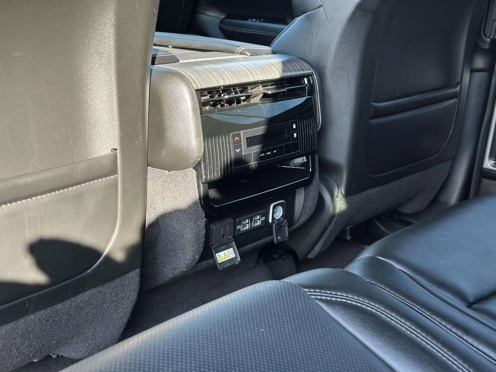 Used 2024 Jeep Wagoneer L Series II w/ Flexible Seating Group image 9