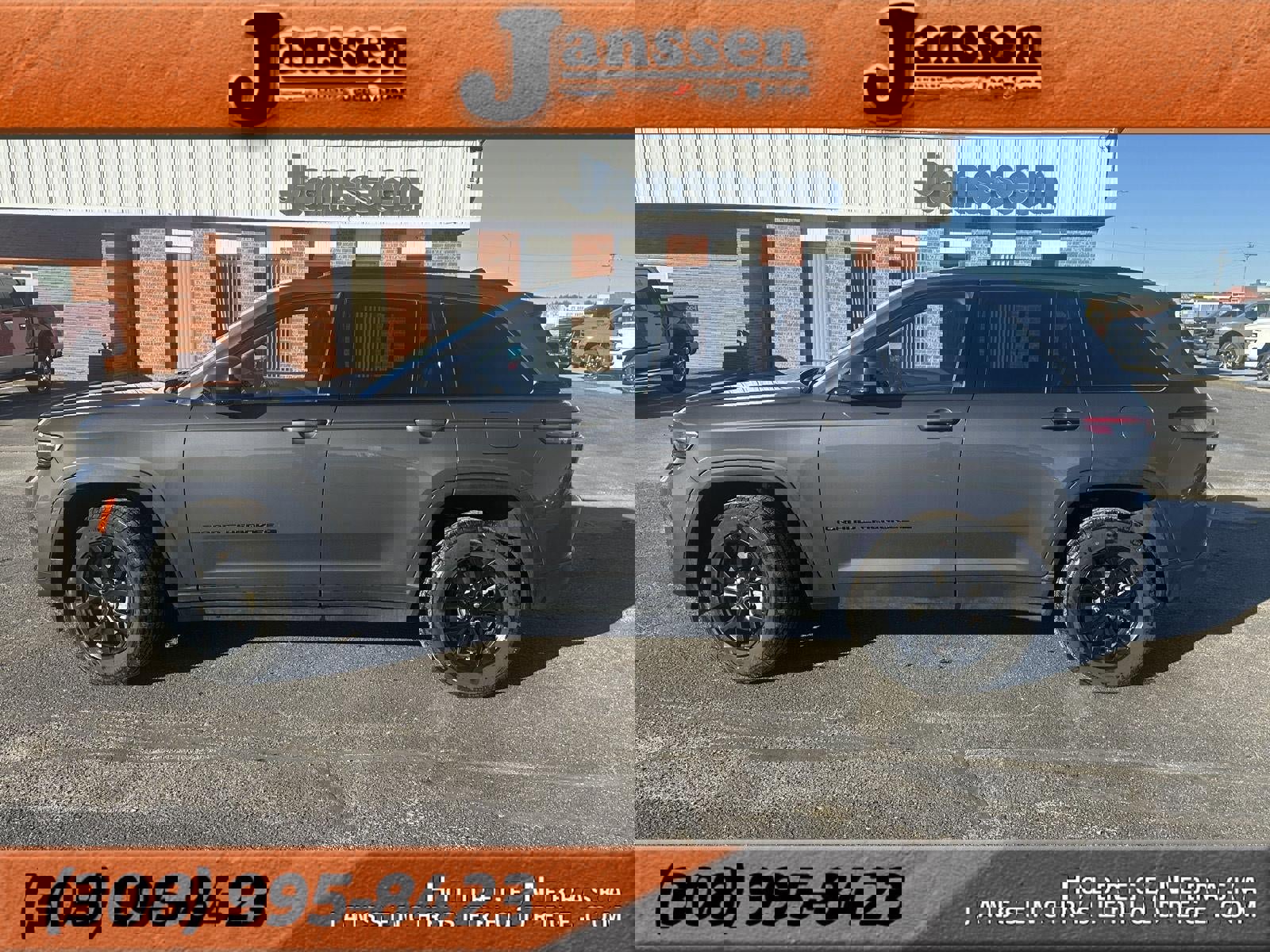 Used 2024 Jeep Grand Cherokee Altitude