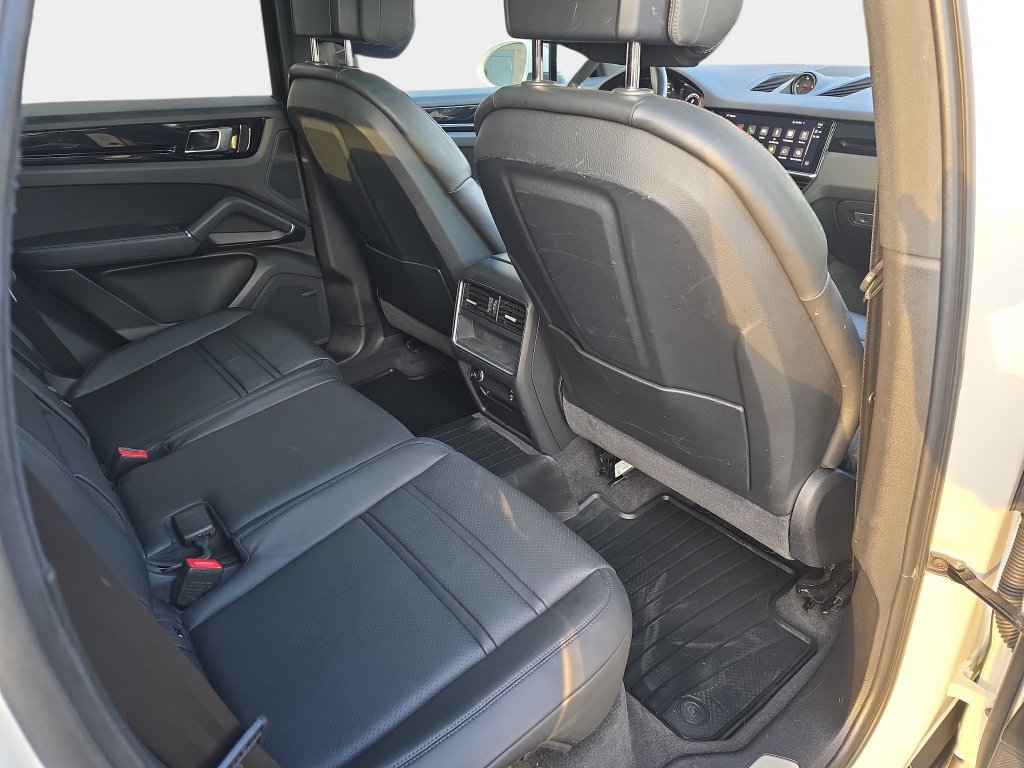 Used 2023 Porsche Cayenne AWD/4WD image 13