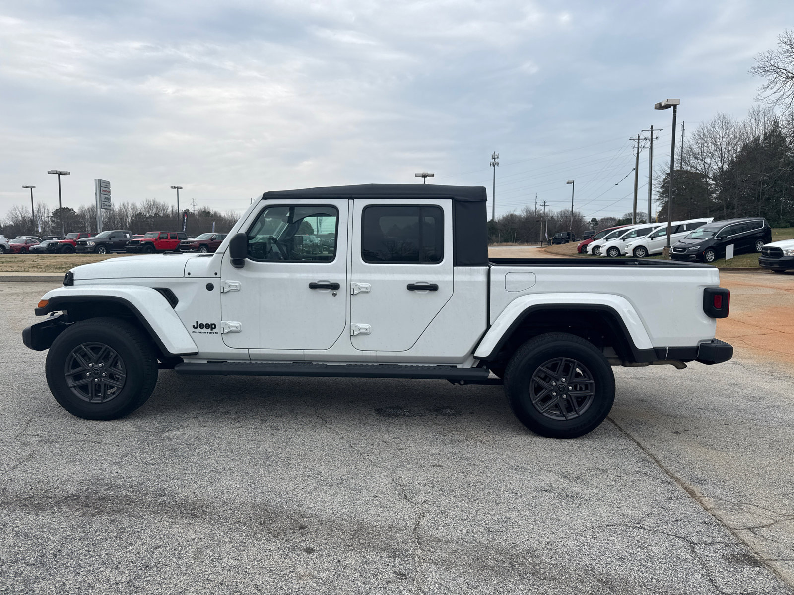Used 2025 Jeep Gladiator Sport image 8