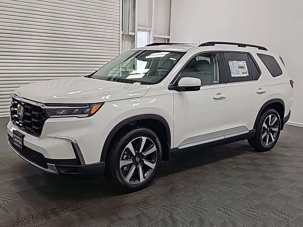 New 2025 Honda Pilot Touring image 4