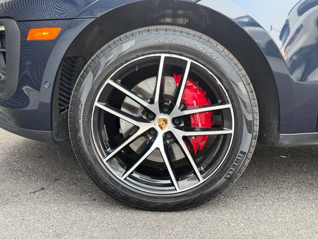 Certified 2022 Porsche Macan S AWD/4WD image 11