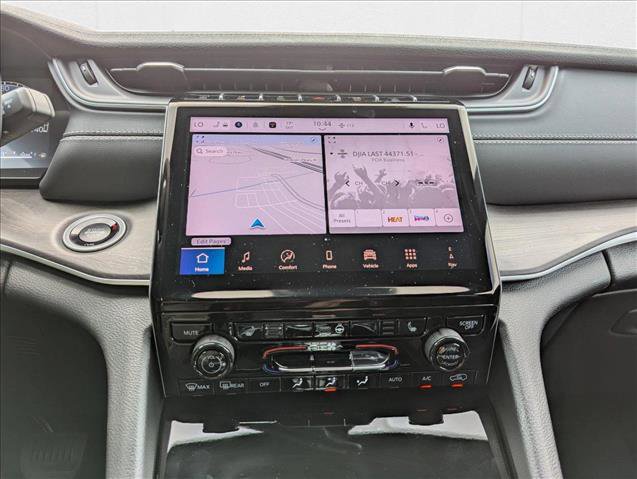 New 2025 Jeep Grand Cherokee Limited w/ Black Appearance Package image 13