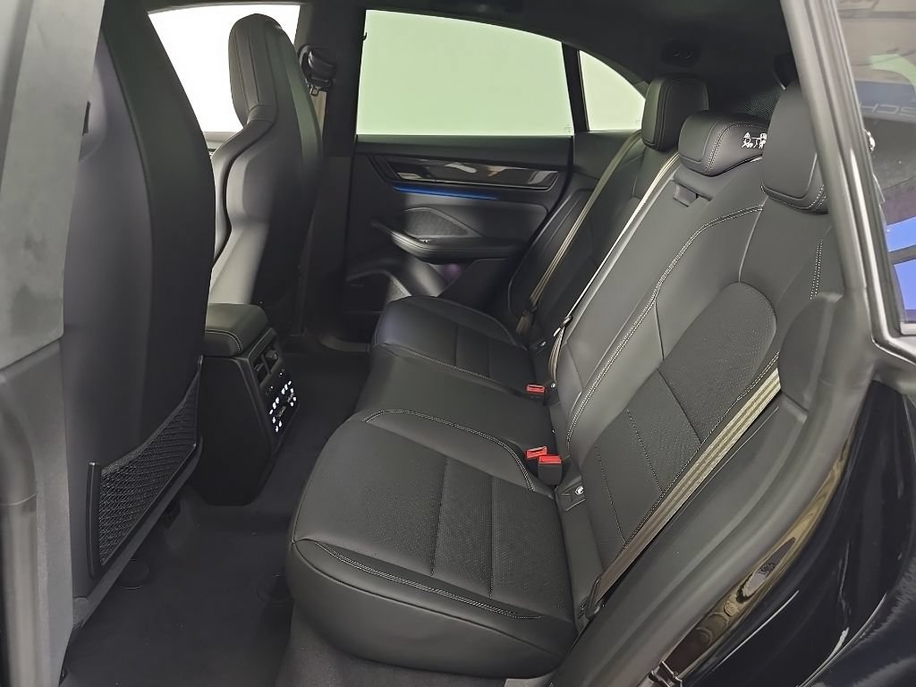 Certified 2025 Porsche Macan Turbo Electric AWD/4WD image 15