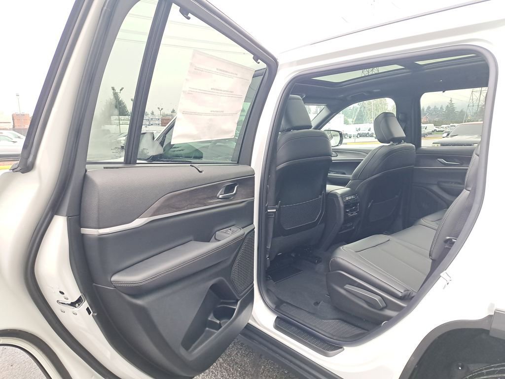 New 2025 Jeep Grand Cherokee L Limited w/ Luxury Tech Group II image 12