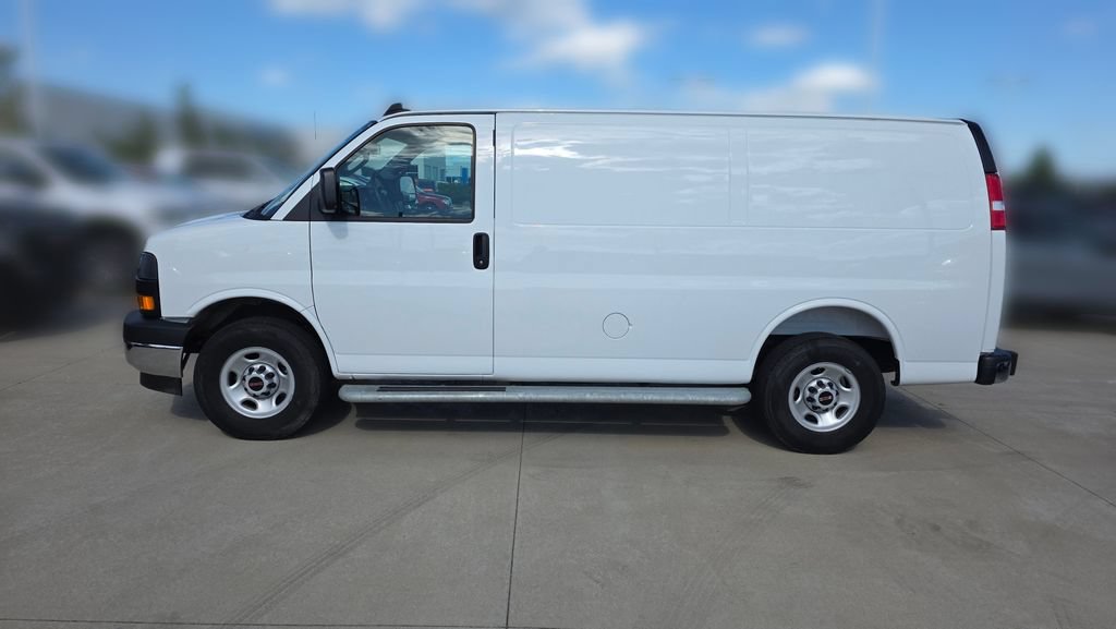 Used 2025 GMC Savana 2500 w/ Driver Convenience Package RWD image 2