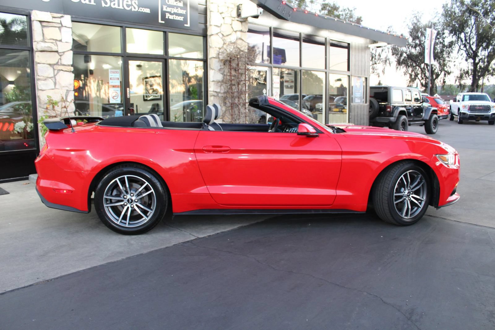 Used 2015 Ford Mustang Premium RWD image 31