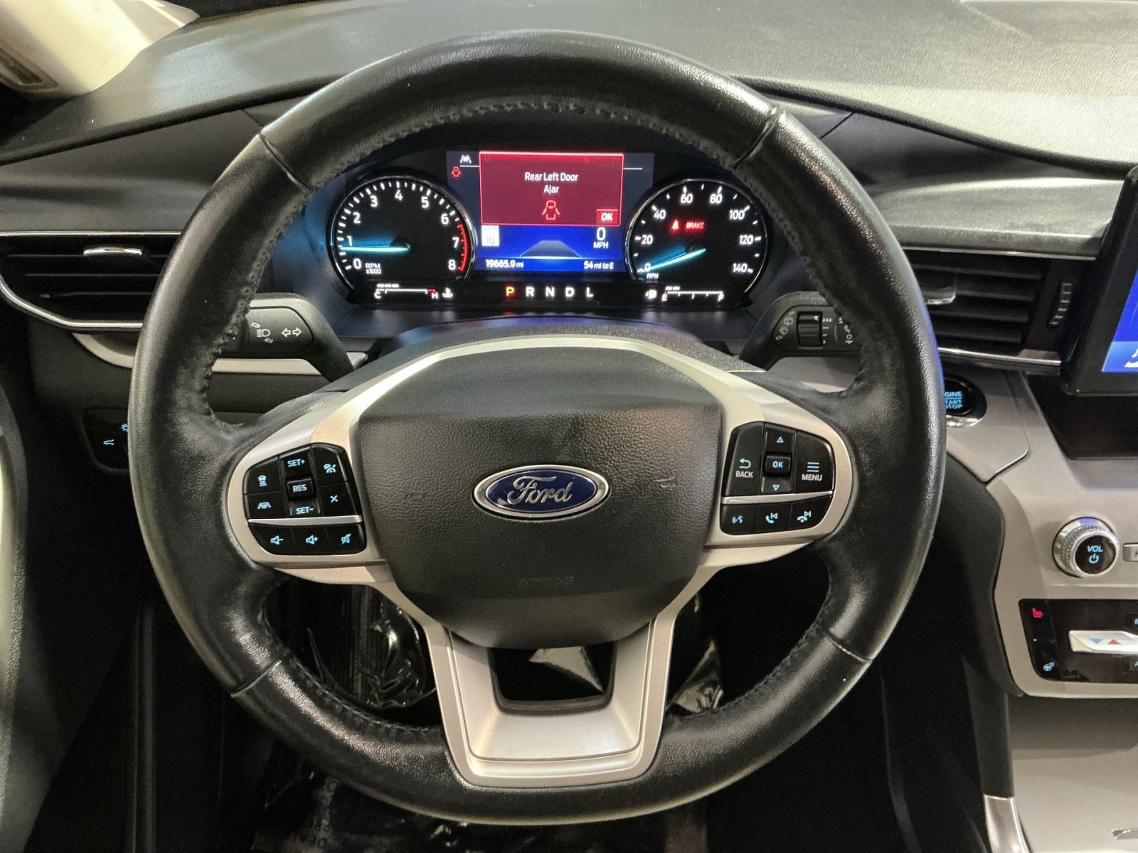 Used 2022 Ford Explorer XLT w/ Equipment Group 202A AWD/4WD image 17