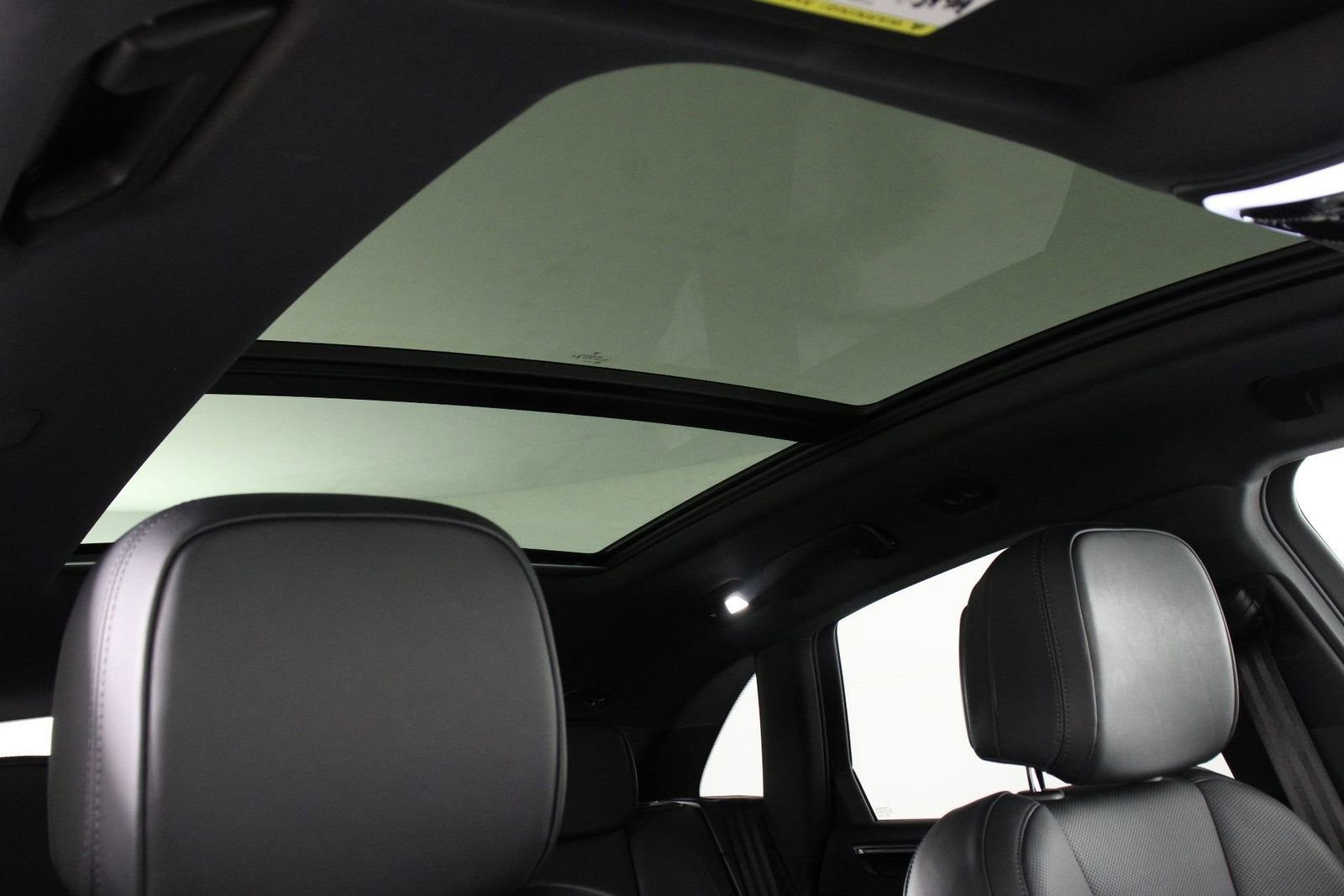 Certified 2025 Porsche Macan image 25