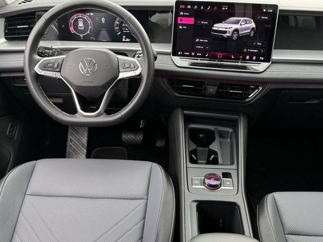 Used 2025 Volkswagen Tiguan SE image 9