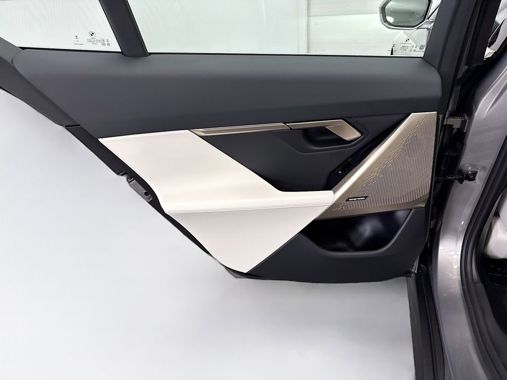 New 2026 BMW i5 eDrive40 w/ Premium Package image 25
