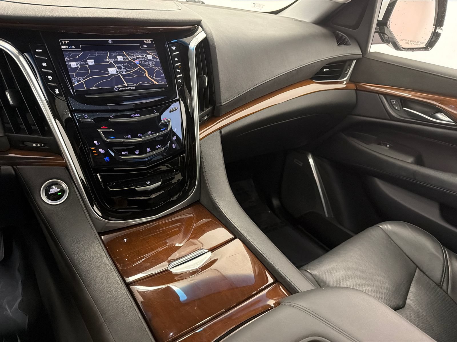 Used 2018 Cadillac Escalade Premium Luxury AWD/4WD image 33